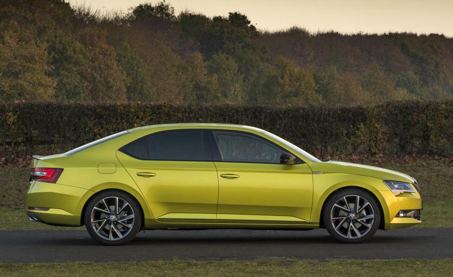  Skoda Superb SportLine 2016 года  (UK) (фото 9 из 40)